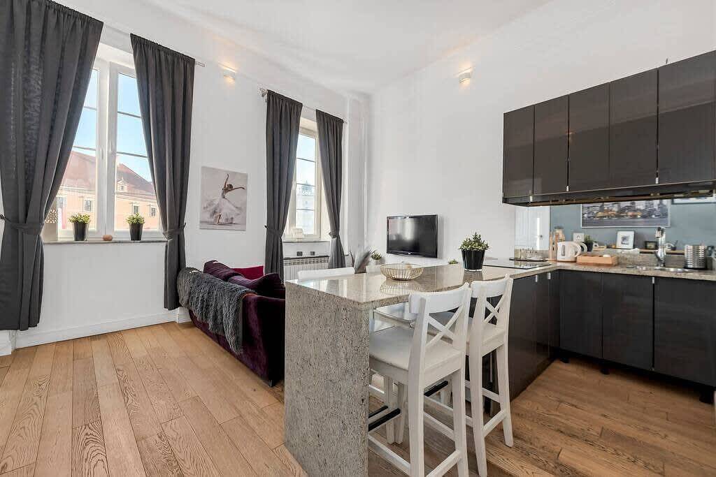 Appartamento intero, Lumina apart with view on Plac Zamkowy in Varsavia Śródmieście, Varsavia