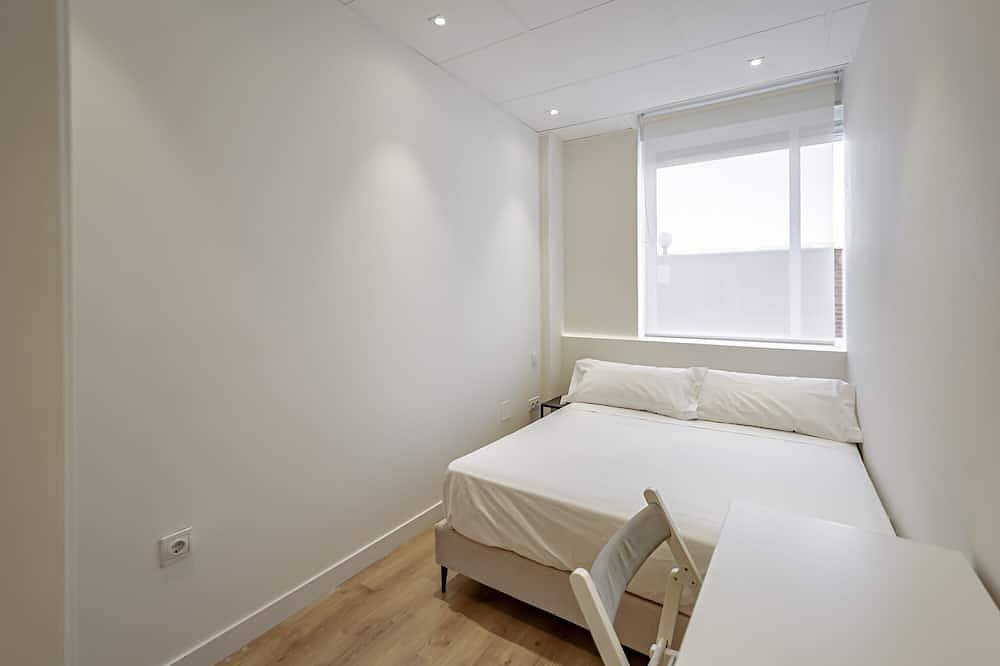 Entire apartment, New Luxury Apartment Madrid Feria 110 in Madrid, Madrid Province