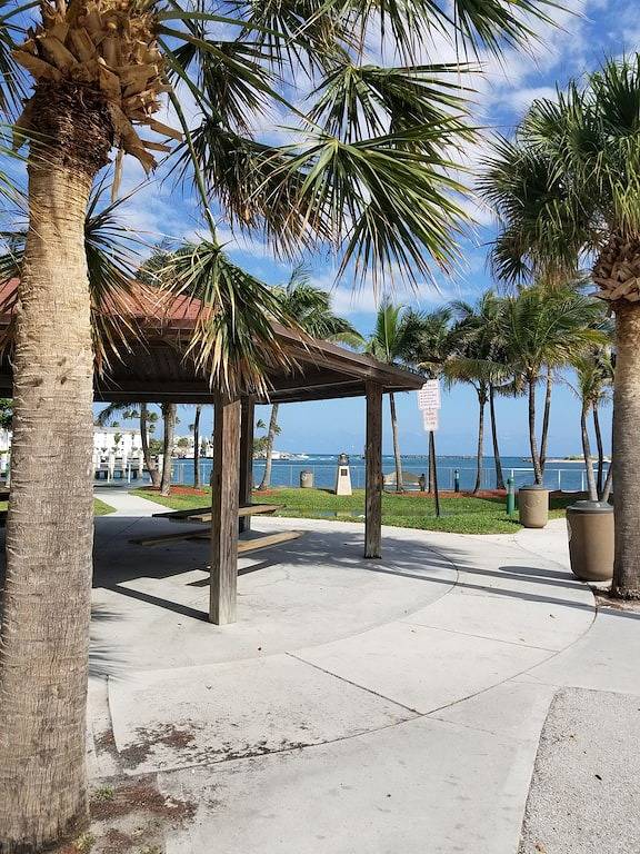 Ganze Wohnung, Beach Block Bungalow, alles was man für einen tollen Kurzurlaub braucht. Ruhig und sicher in Pompano Beach, Broward County