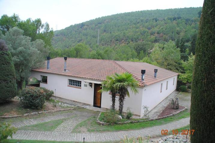 Casa rural para 9 personas, con vistas además de piscina y jardín, Se admiten mascotas en Bages - 2