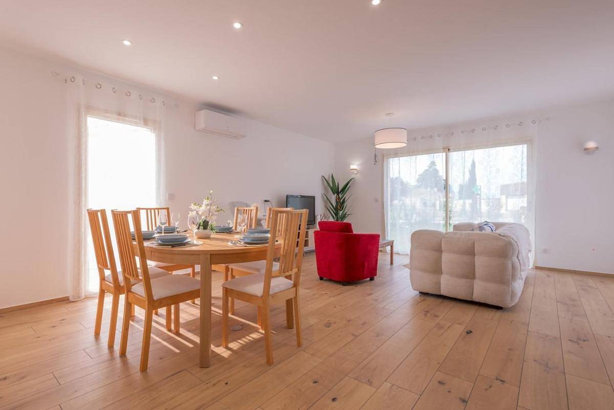 Three-Bedroom House in Mézériat, Région de Bourg-en-Bresse