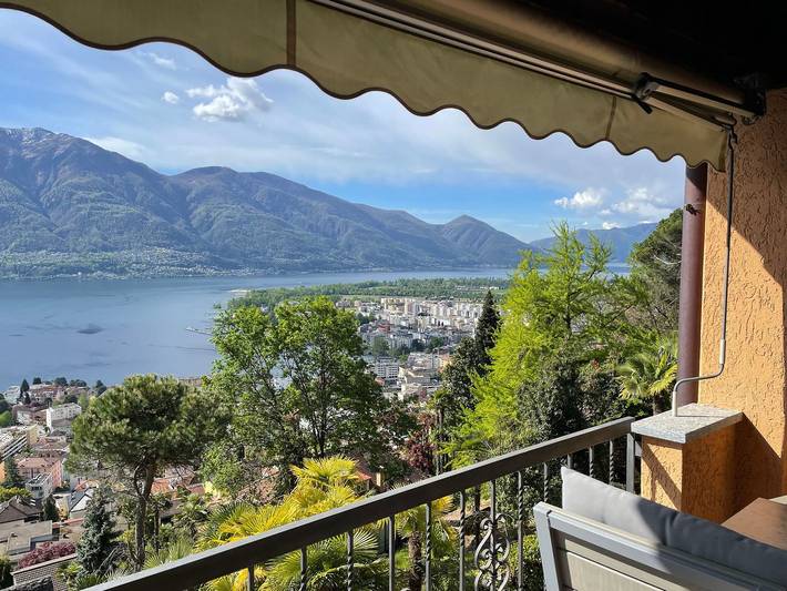Ferienwohnung für 4 Personen, mit Balkon und Seeblick in Orselina