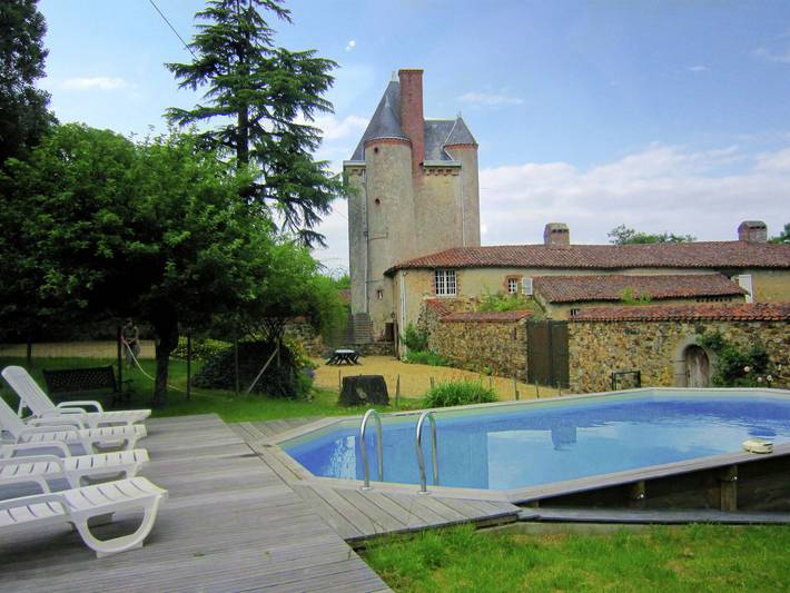 Villa pour 6 personnes, avec terrasse ainsi que jardin et piscine, adapté aux familles dans les Pays de la Loire
