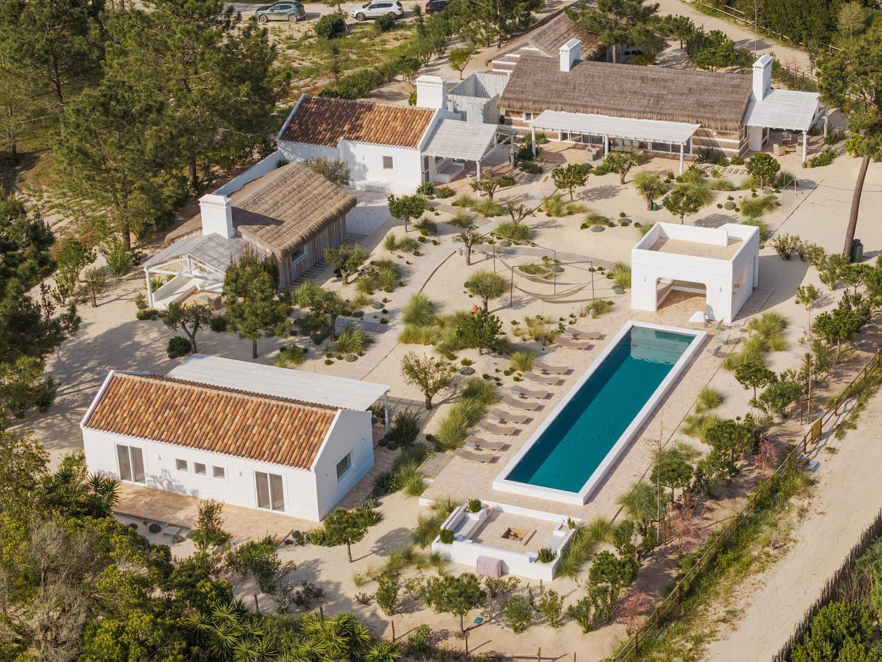 Maison de vacances avec plusieurs cabanes séparées 'Comporta Bliss' et piscine d'eau salée de 20 m in Comporta, Costa Alentejana