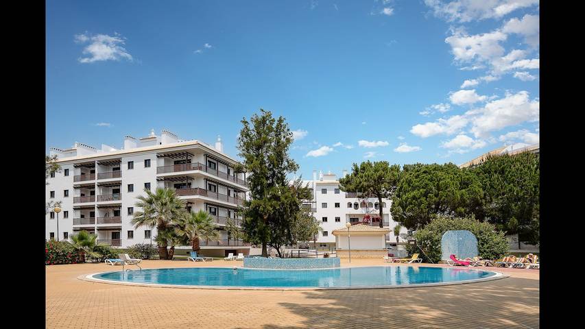 Appartement de vacances pour 4 personnes, avec piscine et balcon