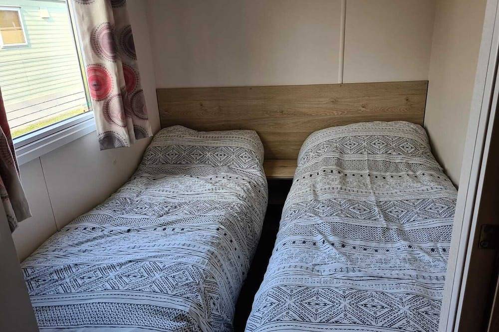 Highfield Grange Holiday Park\n3 Bed Sleeps 8 in Clacton-on-Sea, Essex