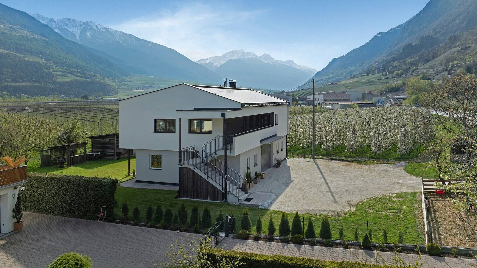 Ganze Wohnung, Ferienwohnung 'Pia' mit Bergblick, Wi-Fi und Klimaanlage in Kastelbell-Tschars, Saldurkamm