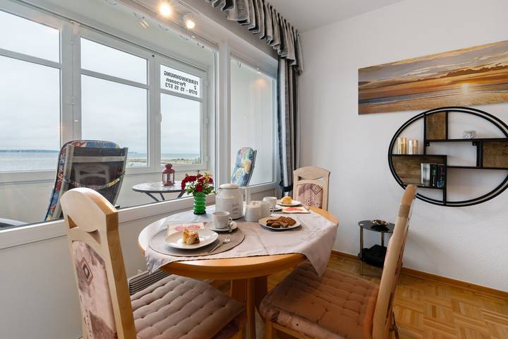Hel lägenhet, Apartment 'Förde-Traumblick 2' with Sea View, Balcony and Wi-Fi in Kielfjorden, Laboe
