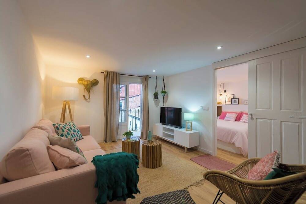 Entire apartment, Historic Charm & Stunning Views in Central Ourense in Ourense, Ourense Region