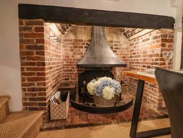 Log Cabin for 4 People in Rye, High Weald, Photo 4