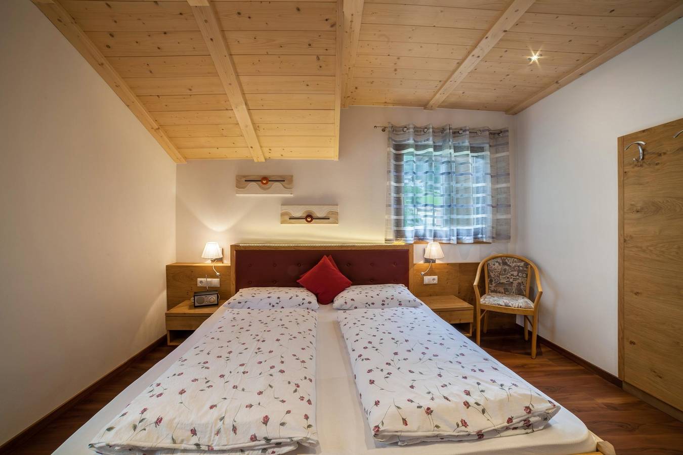 Entire apartment, Holiday Apartment "Plattner Ii" with Mountain View, Wi-Fi, Terrace & Balcony in Stubai Alps, San Leonardo in Passiria