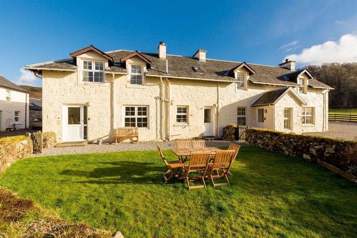 Holiday rental for 10 people, with pool in Scotland