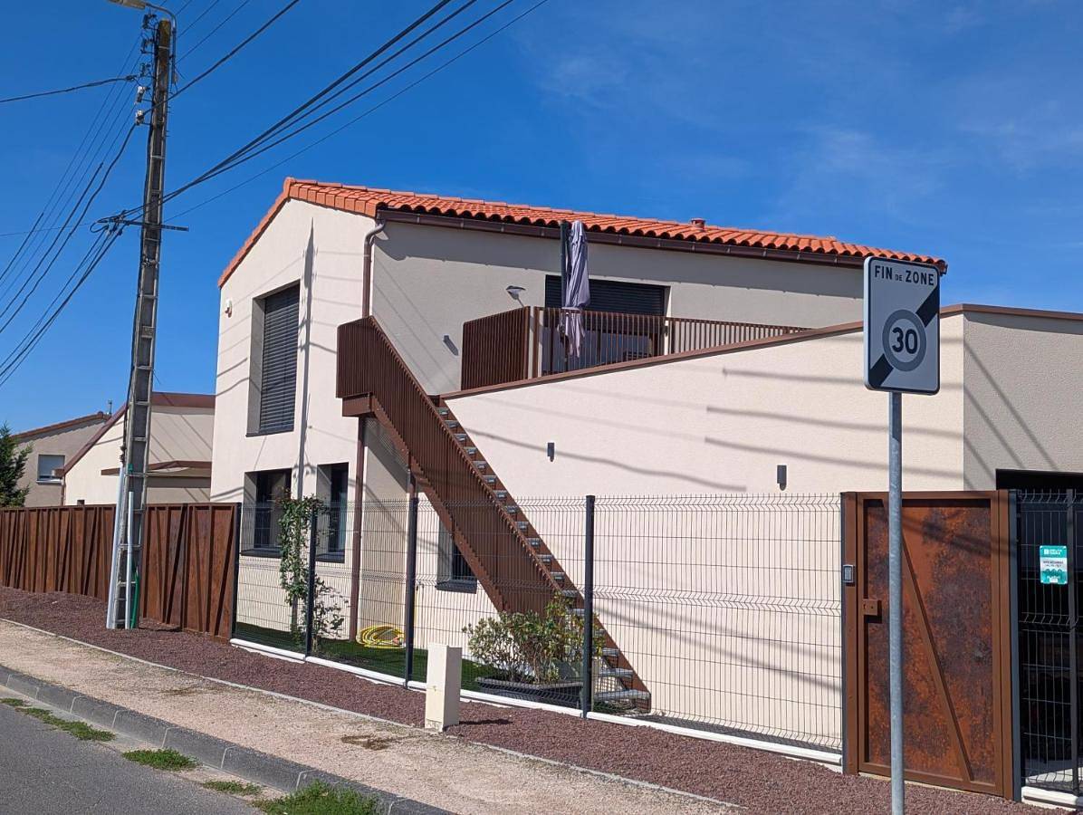 Appartement entier, Two-Bedroom Apartment with Terrace in Riom, Parc naturel régional des Volcans d'Auvergne