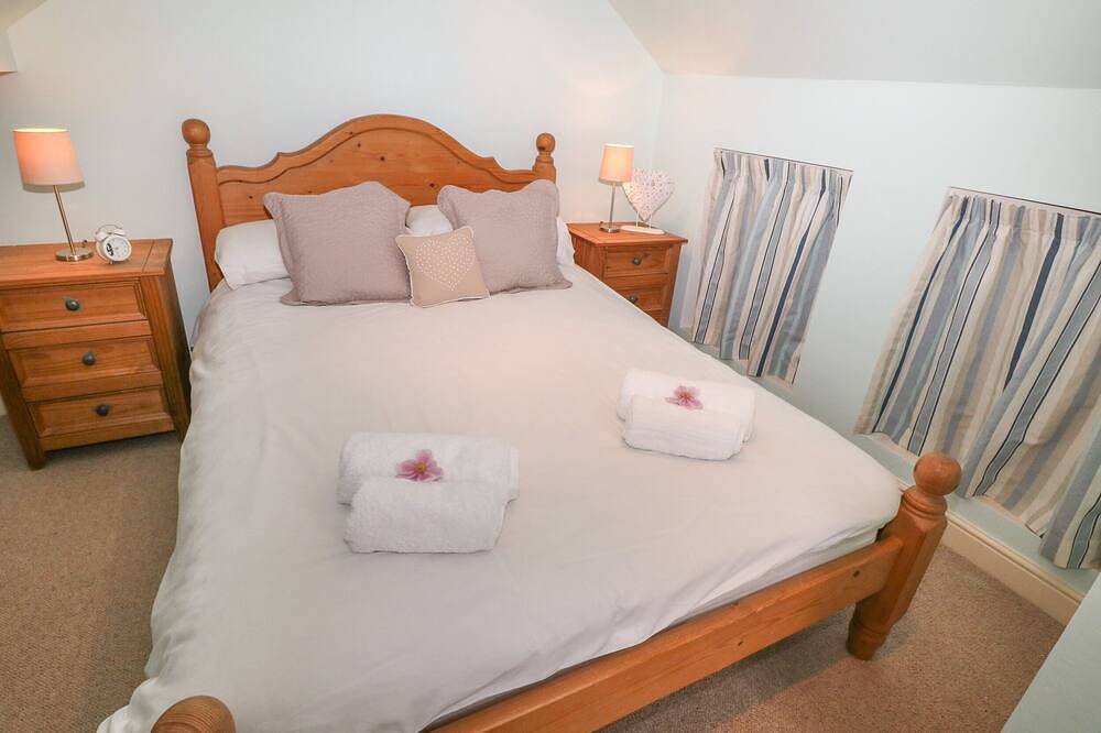 4 Cherry Tree Cottages, family friendly, with open fire in Bradwell in Bradwell (Derbyshire Dales), Derbyshire