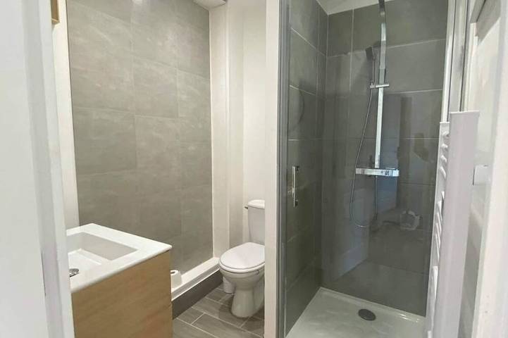 Appartement entier, Cozy and renovated apartment in the city center 😁 in La Crau, Côte méditerranéenne (France)