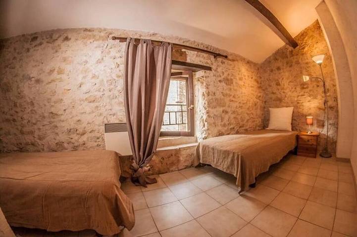 Location de vacances pour 4 personnes, avec jardin ainsi que piscine et terrasse à Saint-André-de-Roquepertuis - 3