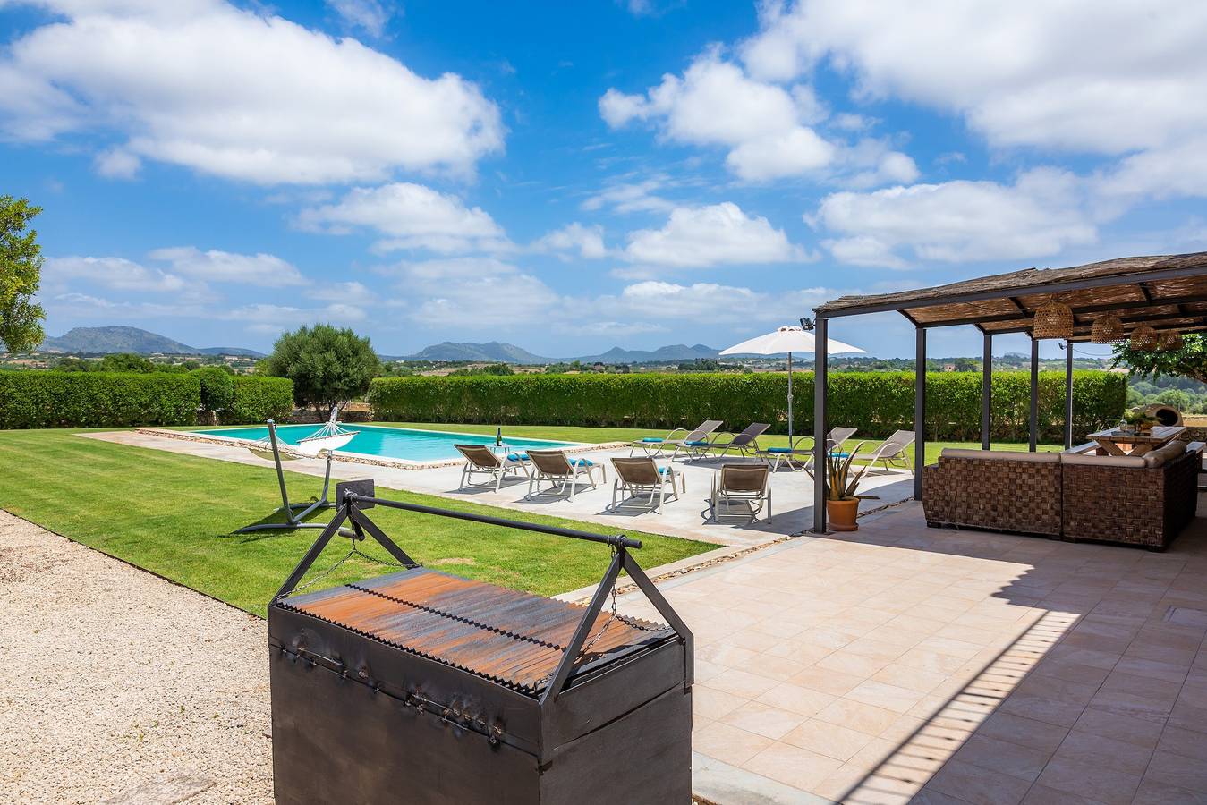 Stunning Holiday Home Sa Pleta with Mountain View, Wi-Fi, Balcony, Garden in Manacor, East Majorca