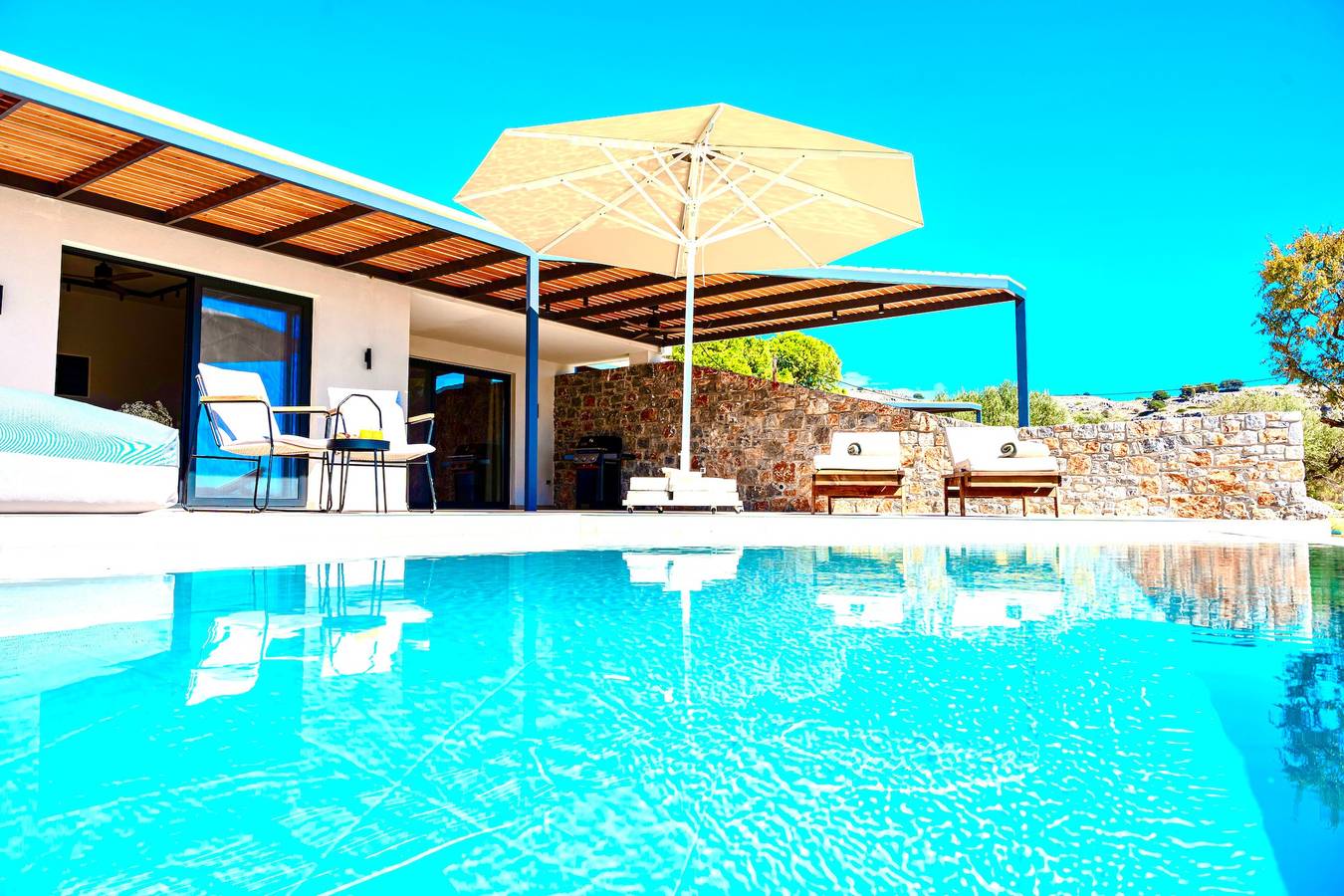 Luxuriöse Mittelmeervilla 'Selene 1' mit privatem Pool, Berg- und Landblick in Pefki, Rhodos