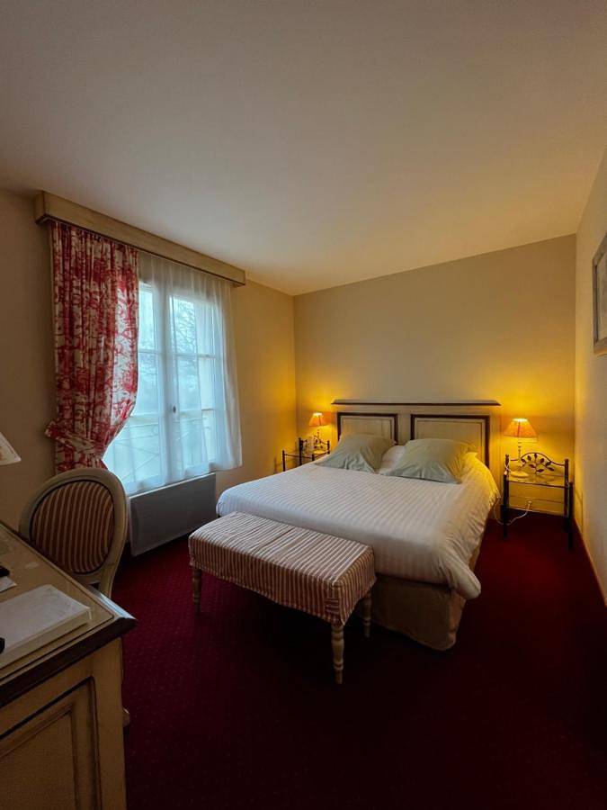 Hôtel pour 2 personnes, avec piscine ainsi que vue et jardin, animaux acceptés à Bonnat - 2