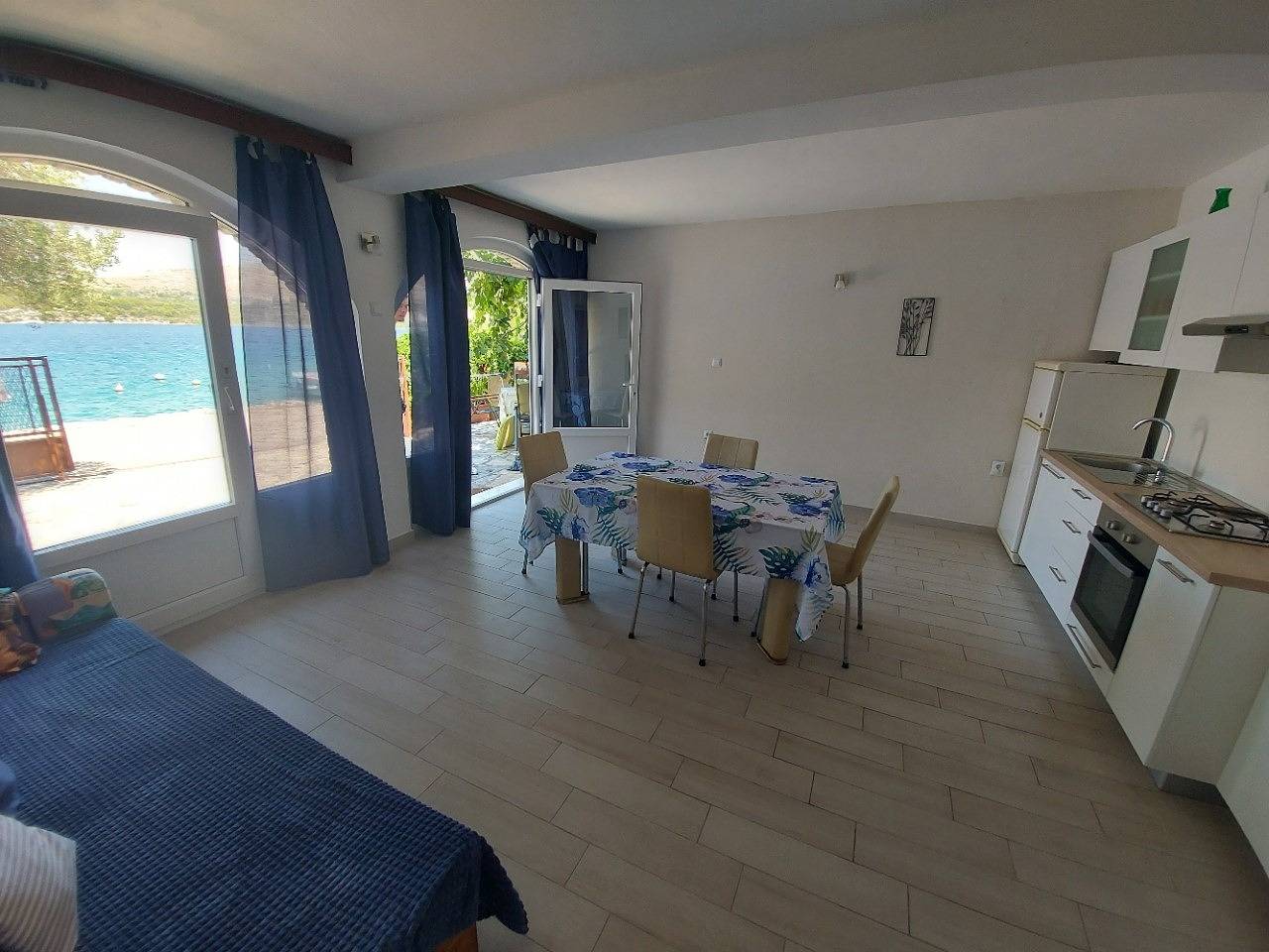 Entire apartment, One-bedroom apartment by the sea in Grebastica, Šibenik-Knin
