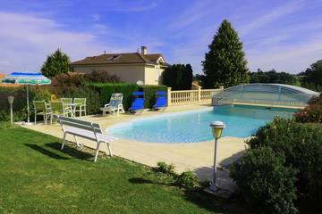Gîte pour 4 personnes, avec piscine ainsi que terrasse et jardin dans Haute-Vienne