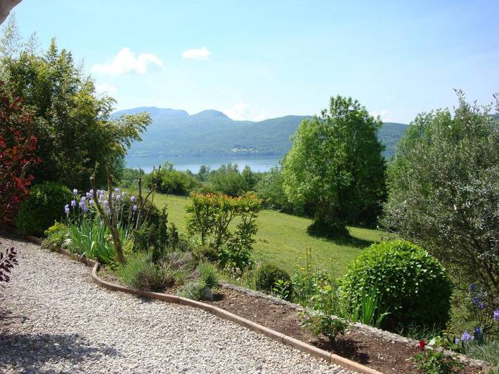 Gîte pour 3 personnes, avec jardin et vue ainsi que vue sur le lac et terrasse, animaux acceptés à Chindrieux - 3