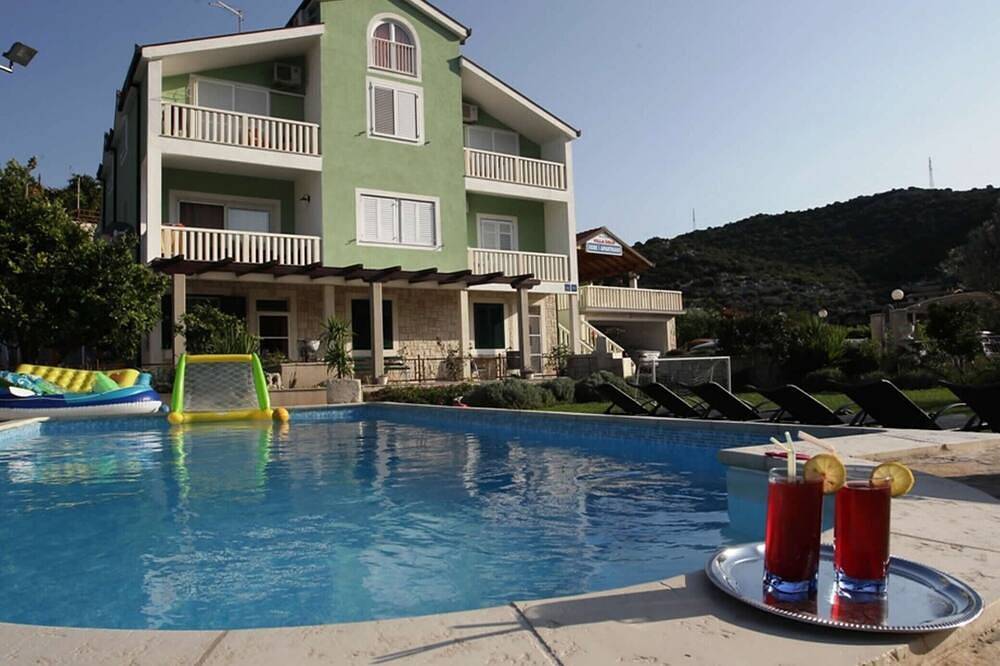 Villa Šolo – Peaceful Nature Park Getaway - Six Bedroom Villa With Heated Pool in Peračko Blato, Dubrovnik-Neretva