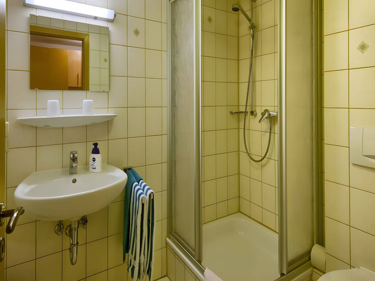 Ganzes Studio, Studio 'Doppelzimmer Nr 6' mit Bergblick, Gemeinschaftsgarten und Wi-Fi in Grafenhausen, Südschwarzwald