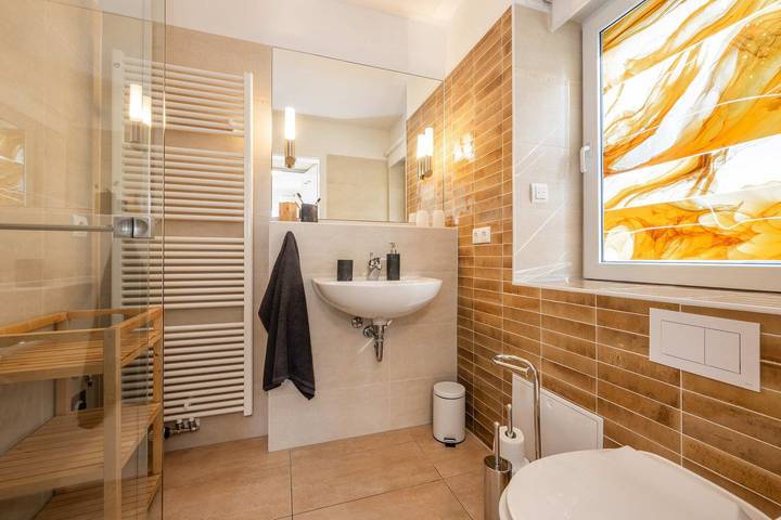 Ganze Wohnung, Wunderschöne Ferienwohnung in Koserow mit Terrasse – nur 50 m bis zum Meer in Ostseebad Koserow, Koserow