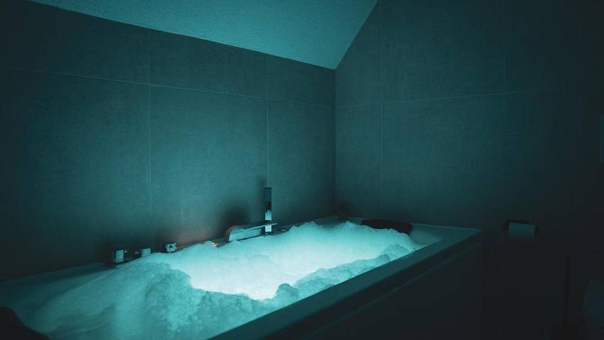 Ferienwohnung für 8 Personen, mit Whirlpool und Balkon in Schwäbisch Gmünd - 4