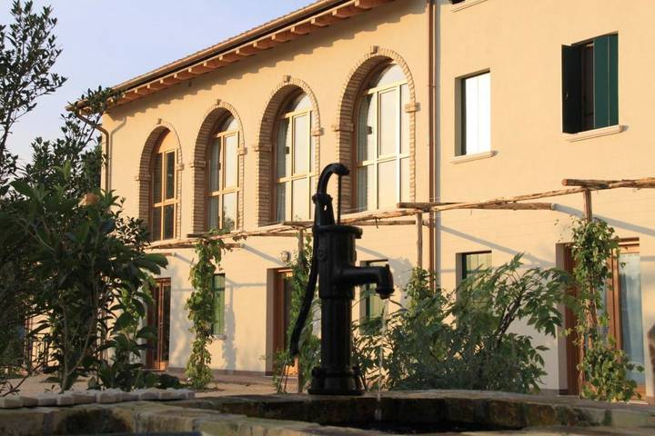 Maison de campagne pour 4 personnes, avec Terrasse et Jardin ainsi que Piscine et Sauna à Sacile