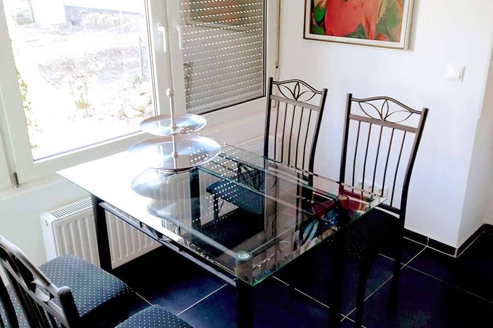 Ganze Wohnung, Ruhige zentrale Lage mit Parkplatz in Bad Honnef, Siebengebirge