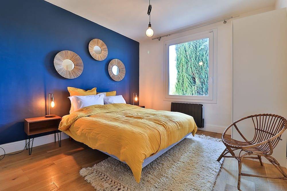 Villa Avec Piscine Chauffée et vue sur la Sainte Victoire à 15 Minutes D'aix in Le Tholonet, Aix-en-Provence region