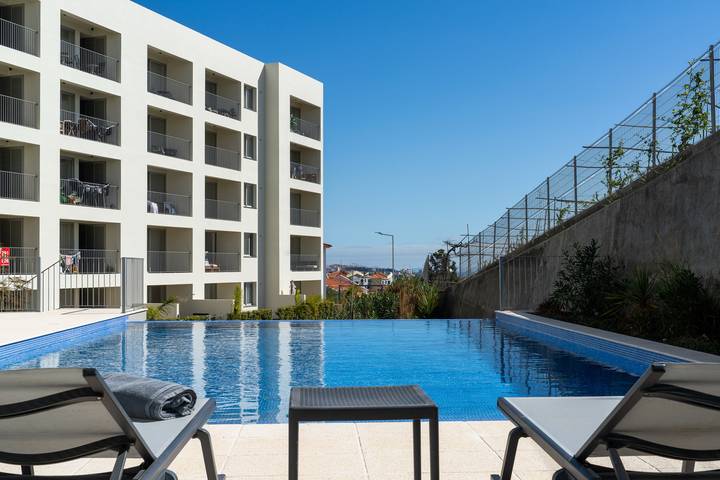 Ganze Wohnung, Ferienwohnung für 4 Personen mit Balkon in Câmara de Lobos, Madeira