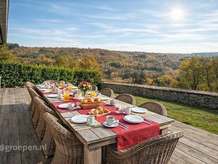 Location de vacances pour 17 personnes, avec terrasse ainsi que balcon/terrasse et sauna à Daverdisse
