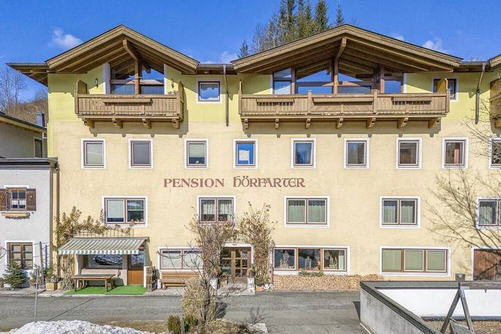 Hütte für 21 Personen, mit Terrasse und Garten sowie Sauna in Fieberbrunn