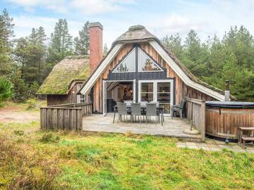 Ferienhaus für 10 Personen, mit Sauna und Whirlpool sowie Terrasse in Tirpitz Museum (Oksby)