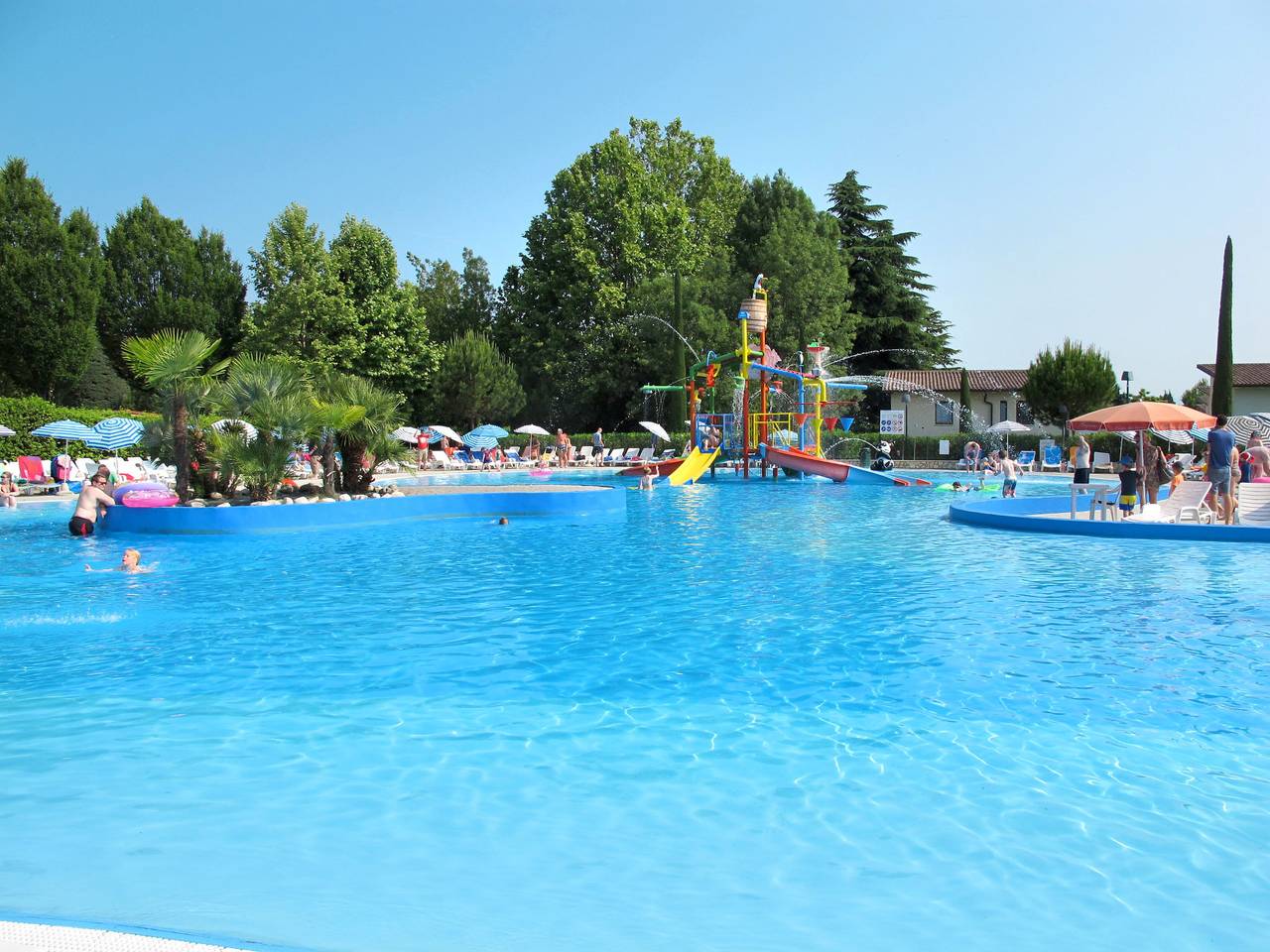 Bella Italia in Peschiera del Garda, Montañas Garda