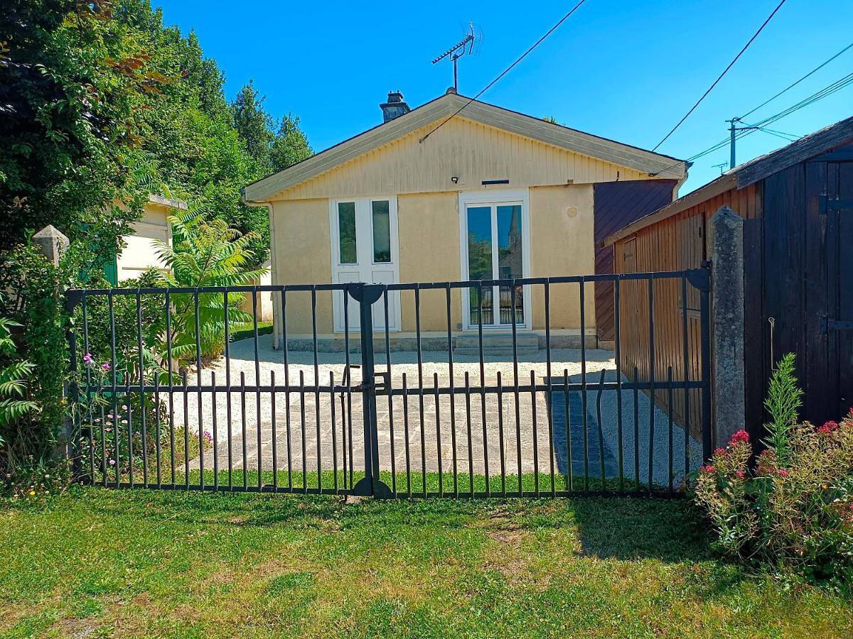 Two-Bedroom House in Saint-Germain-le-Guillaume, Mayenne