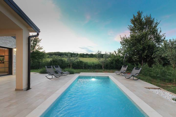 Ferienhaus für 5 Personen, mit Terrasse und Garten sowie Pool in Sisan - 2