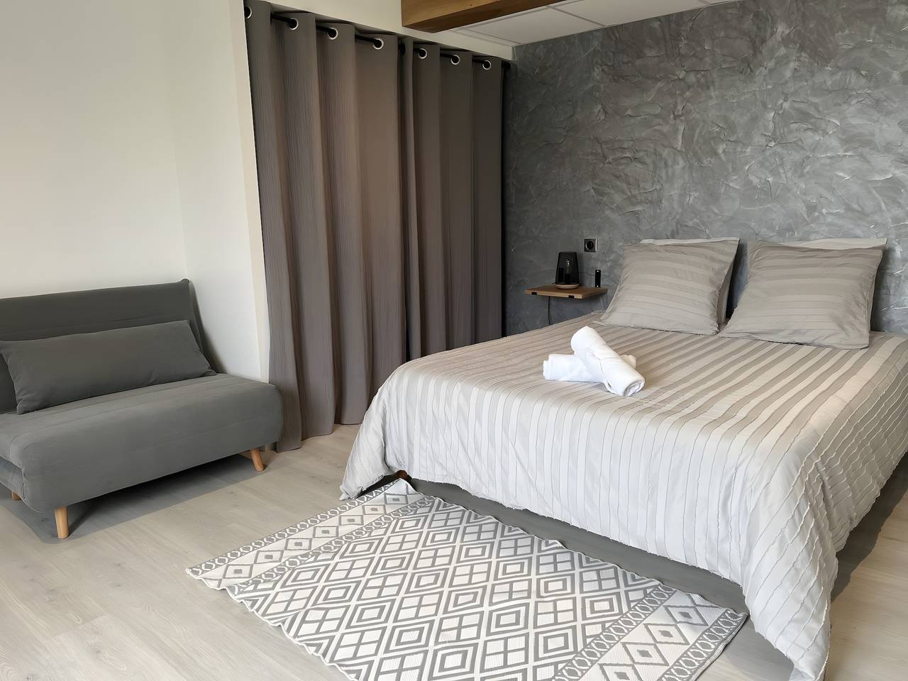 Apartamento entero, Apartamento 'Porte Des Gorges' con vistas a la montaña, terraza privada y Wi-Fi in Mostuéjouls, Parc naturel régional des Grands Causses