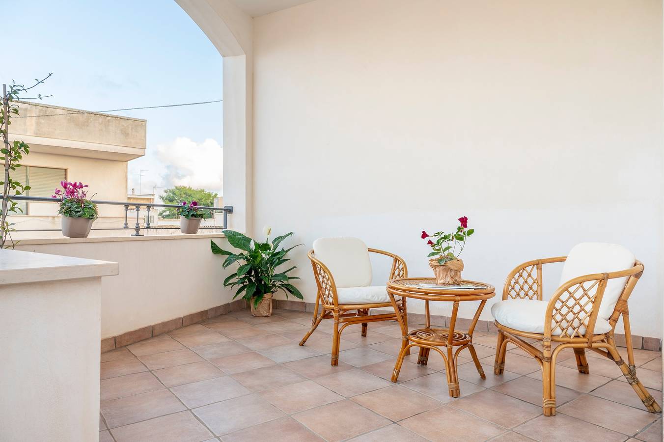 Entire apartment, Apartment 'Casa Vacanza La Civetta' with Private Terrace, Balcony and Air Conditioning in Castri di Lecce, Lecce Province