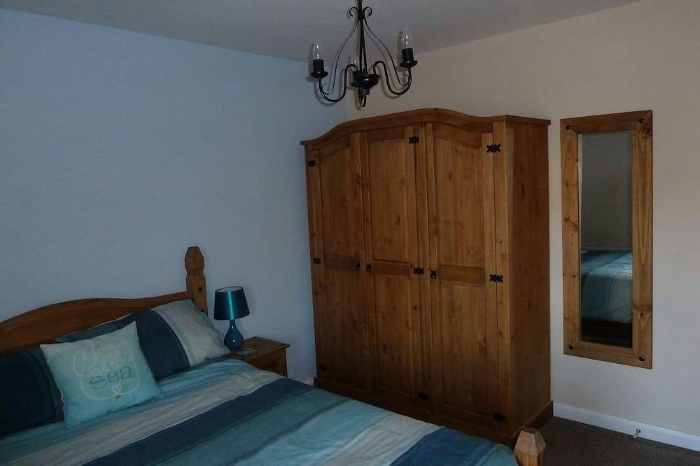 Dog Friendly, Cosy Fisherman's Cottage Within 150 Metres Of A Long Sandy Beach in Caister-on-Sea, Great Yarmouth