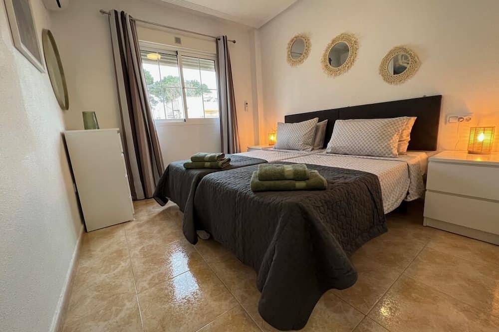 Entire apartment, Sunshine Apartment in the Heart of Villamartin, Costa Blanca. in Villamartín (Orihuela), Orihuela