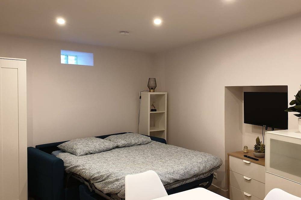 Appartement entier, Studio Le petit Marbré in Saint-Ouen-l'Aumône, Val-d'Oise