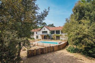 Gîte pour 14 personnes, avec jardin ainsi que piscine et terrasse dans Plage de la Cèpe