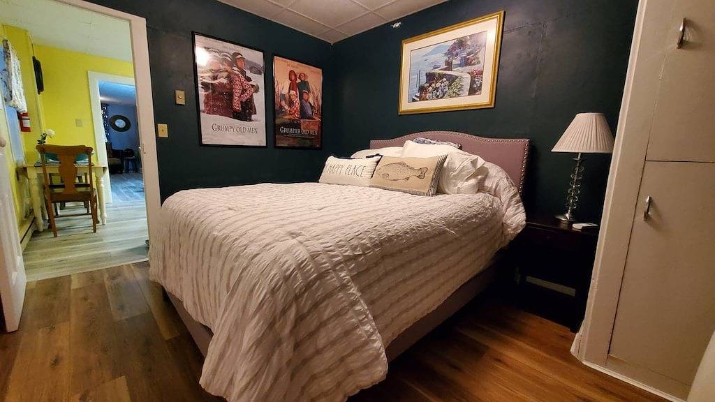 Ganze Wohnung, Cozy Apartment with Deck 1 Min. from Mississippi River & National Eagle Center. in Wabasha, Wabasha County