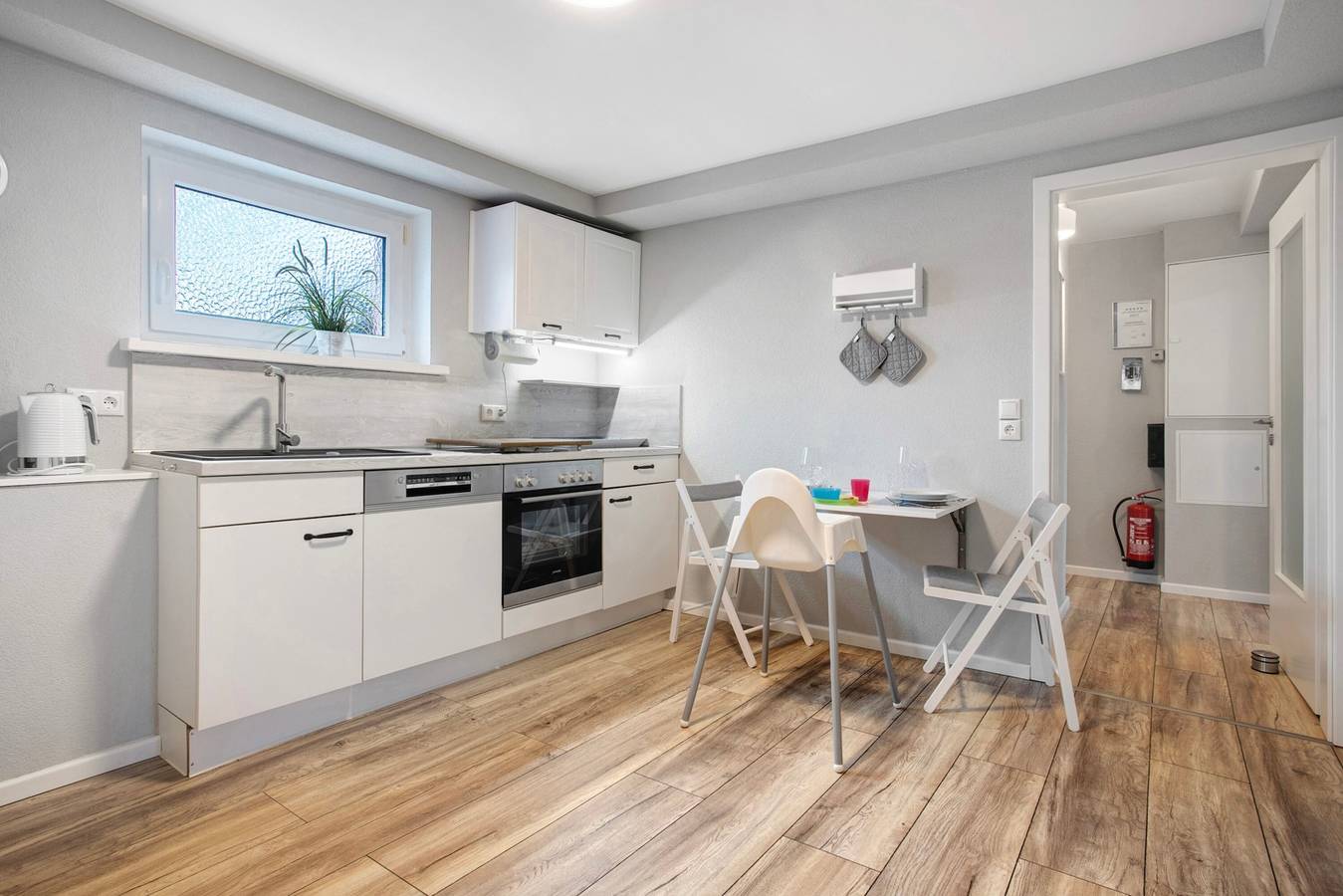 Ganze Wohnung, Ferienwohnung 'Rügenferienhaus Gartenwohnung' mit Gemeinschaftsterrasse und Wlan in Schaprode, Rügen