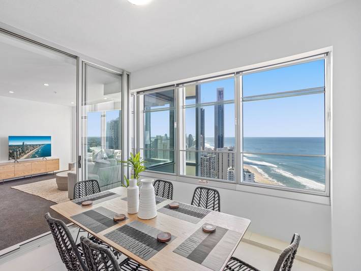 Vacation rental for 4 people, with balcony/terrace and pool, kid friendly in Surfers Paradise