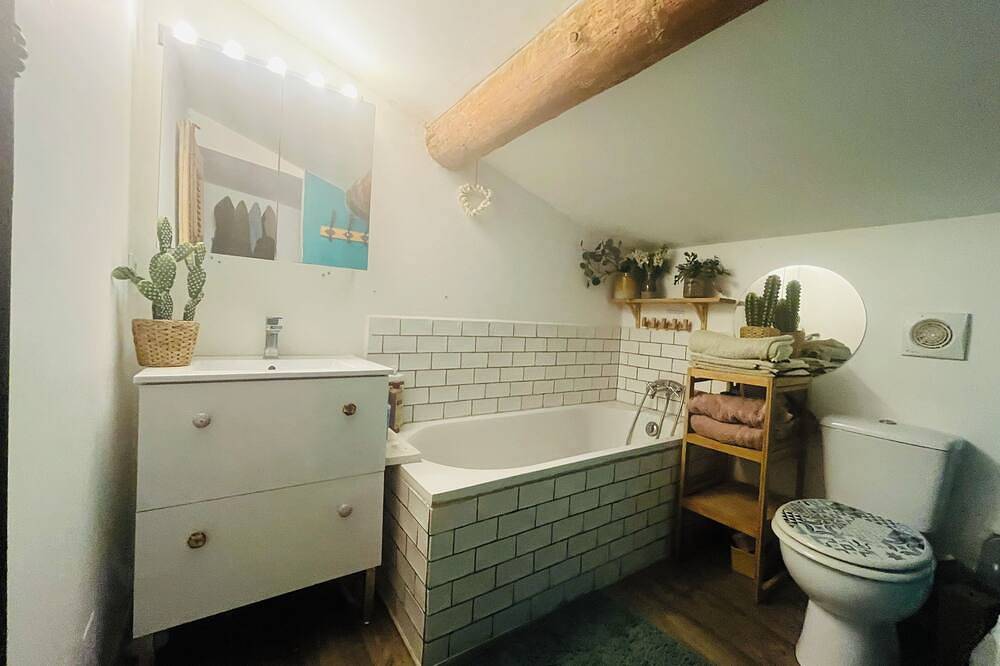 Provence house with swimming pool in Lambesc, Aix-en-Provence region